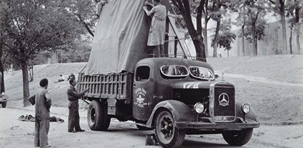Camión militar cedido para el transporte de obras del Museo del Prado. |  Museo del Prado