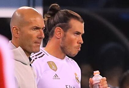 Zidane y Gareth Bale, en un partido del Real Madrid. |  Cordon Press