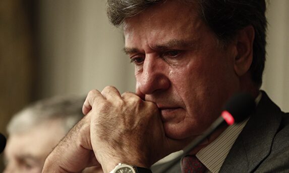 Cayetano llora en la presentación |  Gtres