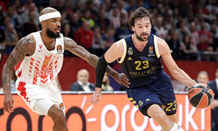 Sergio Llull (d), en acción ante el Estrella Roja. |  EFE