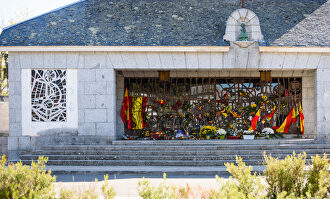 La puerta del panteón de la familia Franco donde han sido depositados los restos de Francisco Franco. | David Alonso Rincón