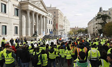 Trabajadores de Ence este jueves en Madrid |  EFE
