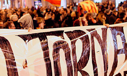 Pancarta de los CDR con el mensaje "lo volveremos a hacer". |  EFE