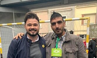 La foto de Rufián con el apoderado de Vox |  Twitter Gabriel Rufián