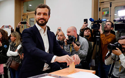 Federico a las 8: Casado sube y Sánchez baja, ¿gran coalición?	