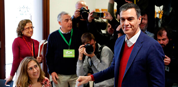 Una imagen del presidente del Gobierno, Pedro Sánchez, votando el pasado 10 de noviembre. |  EFE