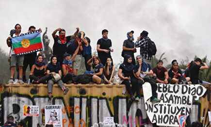 Los manifestantes piden una nueva Constitución. |  EFE