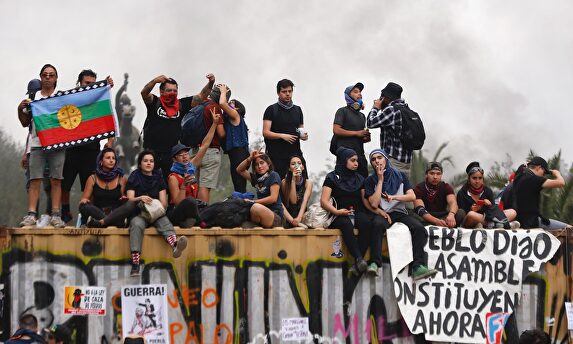 Los manifestantes piden una nueva Constitución. |  EFE