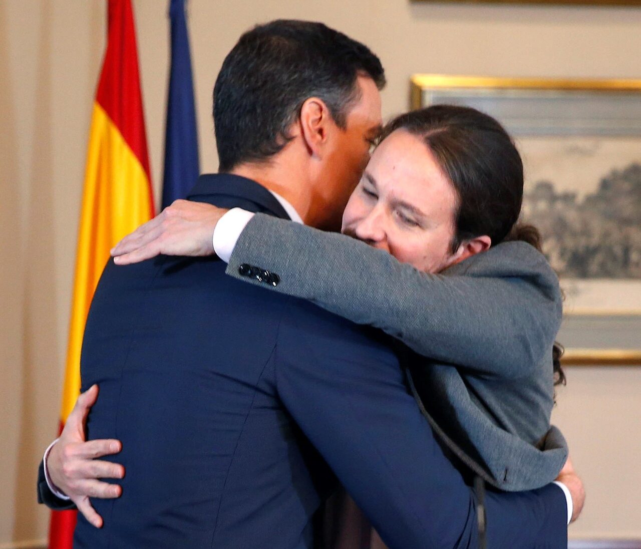 Pedro Sánchez y Pablo Iglesias tras la firma de su pacto. |  EFE