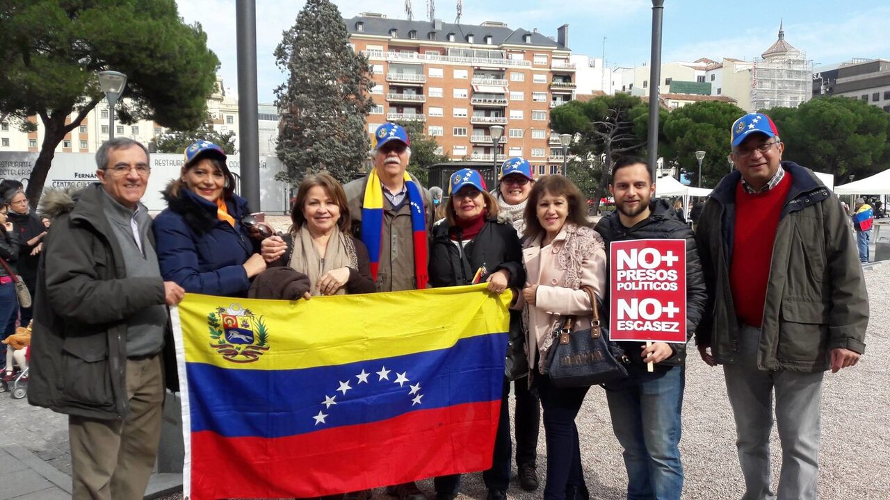 Los venezolanos avisan a los españoles: "Nadie está a salvo del comunismo" |  VenEsp