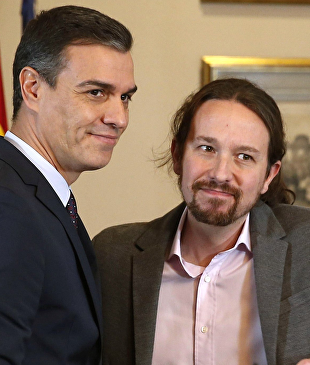 Pedro Sánchez junto a Pablo Iglesias | EFE