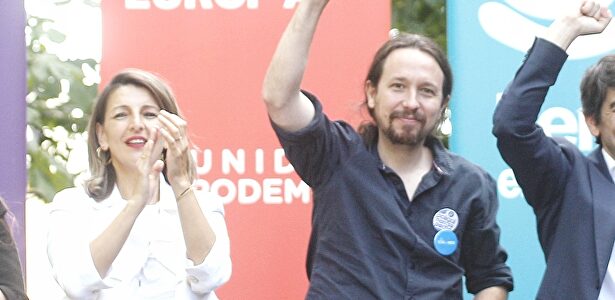Yolanda Díaz junto a Pablo Iglesias | Europa Press