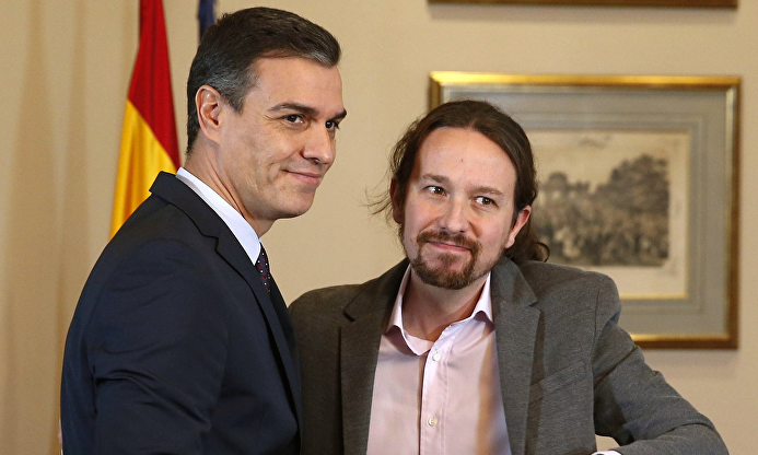 Pedro Sánchez y Pablo Iglesias, tras firmar su preacuerdo |  EFE