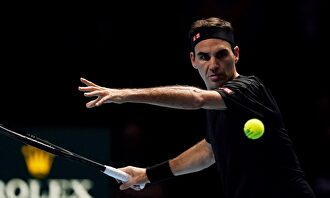 Roger Federer, durante un partido ante Novak Djokovic. | EFE