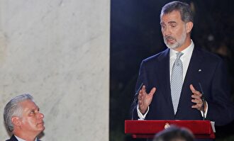 El rey Felipe VI habla ante el presidente de Cuba, Miguel Díaz-Canel. |  EFE