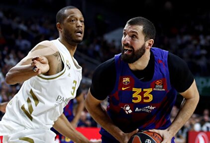 Randolph (i) y Mirotic, durante el Clásico de la semana pasada en el Wizink Center. |  EFE