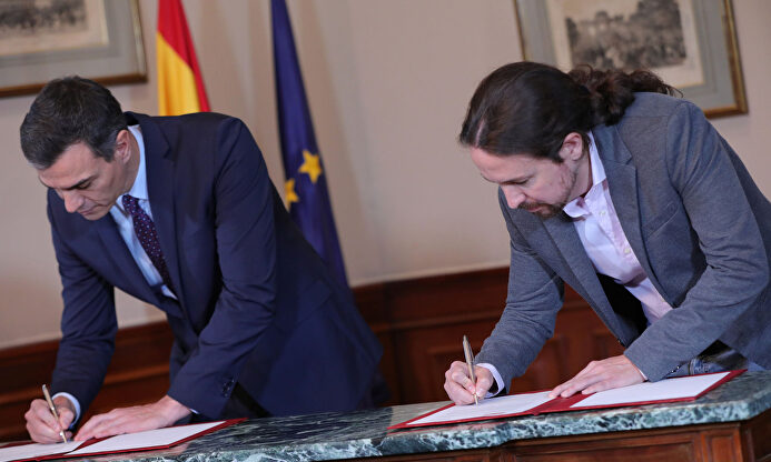 Sánchez e Iglesias, en la firma del preacuerdo |  Jesús Hellín (Europa Press)