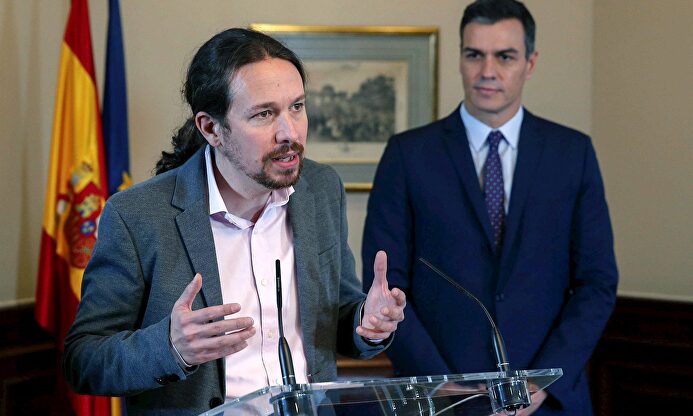 El comunista Pablo Iglesias y su valedor, el socialista Pedro Sánchez | EFE