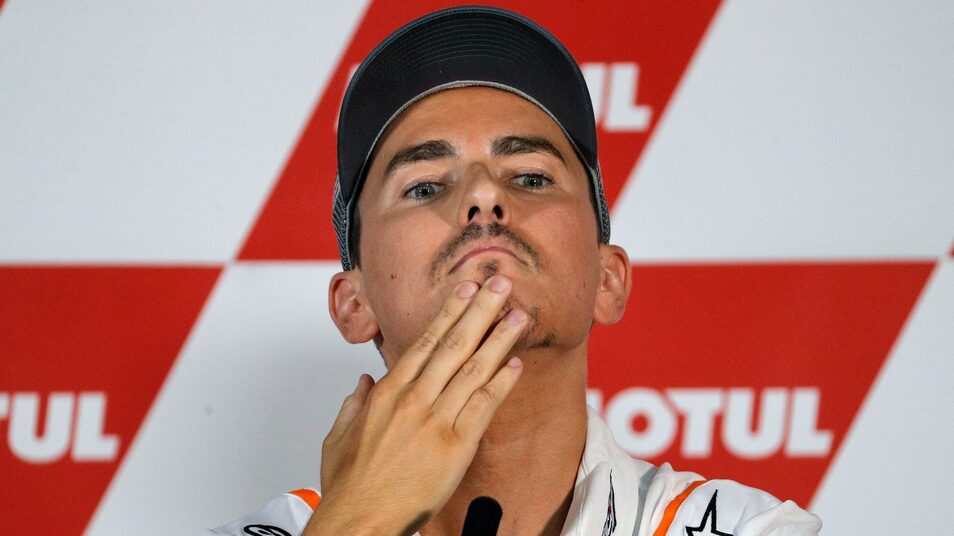 La vuelta de Jorge Lorenzo al Mundial - ¡Arráncalo, por Dios! Jorge Lorenzo en rueda de prensa.