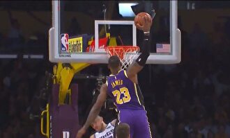 El espectacular mate de LeBron James del que todo el mundo habla