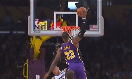 El espectacular mate de LeBron James del que todo el mundo habla