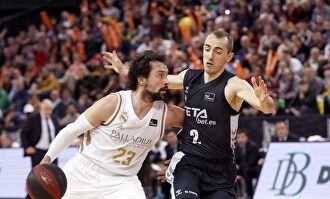 Sergio Llull, en acción ante el Retabet Bilbao Basket. |  EFE