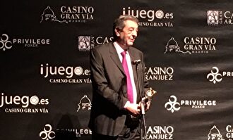 Andrés Arconada dando su discurso de agradecimiento en la gala de los Premios Antena de Oro 2019 |  LD
