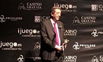 Andrés Arconada dando su discurso de agradecimiento en la gala de los Premios Antena de Oro 2019 |  LD