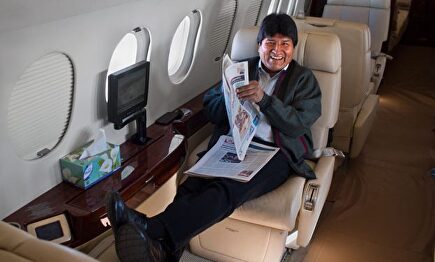 Evo Morales en el Falcon que compró para sus viajes oficiales y no-oficiales |  EFE