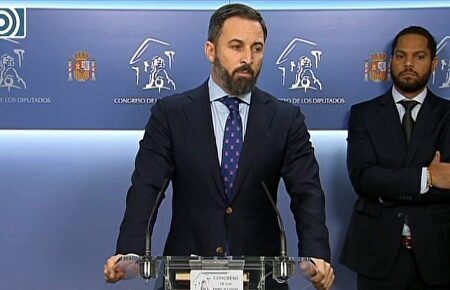 Abascal apunta que la huida del venezolano Hugo Carvajal está vinculado al pacto PSOE-Podemos