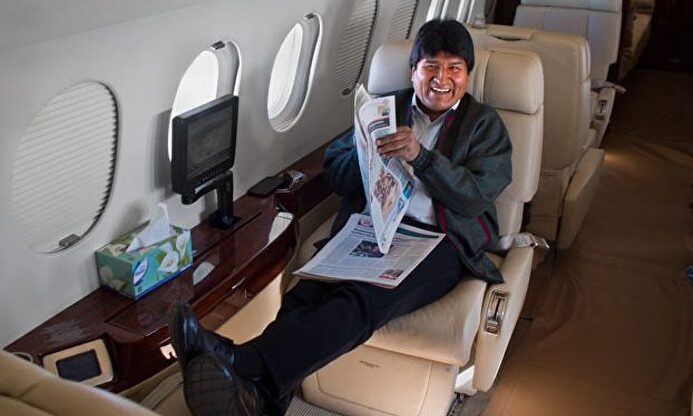 Evo Morales en el Falcon que compró para sus viajes oficiales y no-oficiales |  EFE