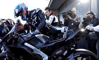 Álex Márquez se cae en sus primeras vueltas con la Honda de MotoGP