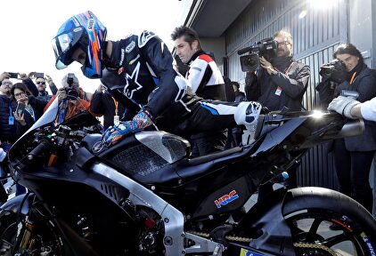 Álex Márquez se cae en sus primeras vueltas con la Honda de MotoGP