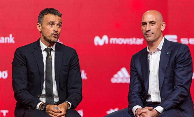 Luis Enrique, junto a Rubiales durante su presentación como seleccionador español. |  Archivo