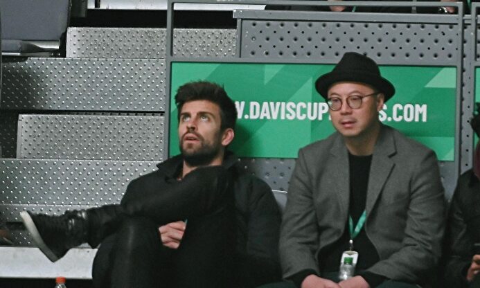 Gerard Piqué, siguiendo el tenis en la Caja Mágica. |  EFE