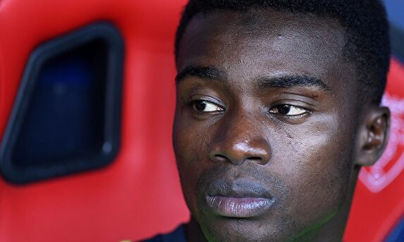 Moussa Wagué, en el banquillo durante un partido de Liga contra Osasuna. |  Cordon Press