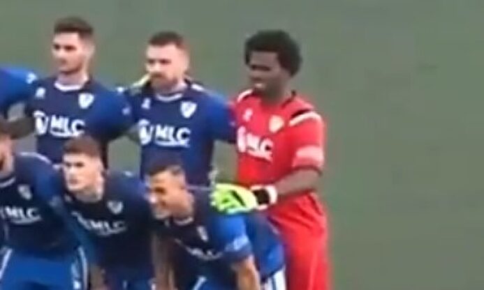 La 'pillada sexual' al portero del Linares: "No sólo las para, también las mete"