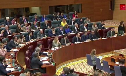 Repaso de Díaz Ayuso, a Isabel Serra: "Mientras yo hago convenios usted quema cajeros"