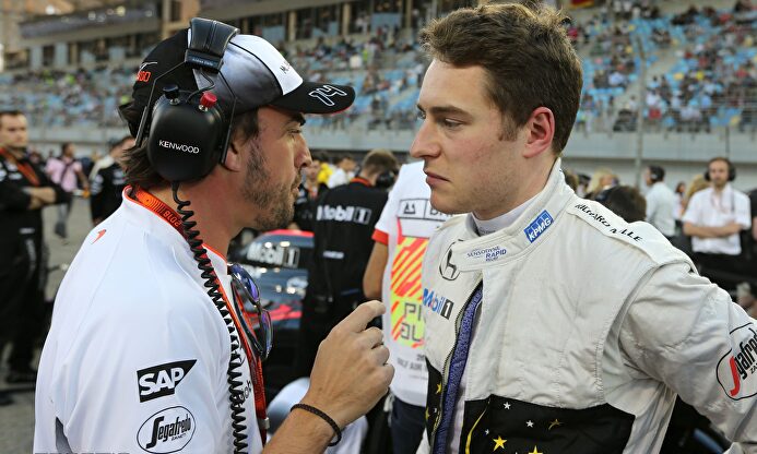 Alonso junto a su ex compañero