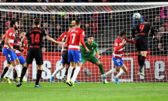 Batalla muy intensa en Los Cármenes |  EFE