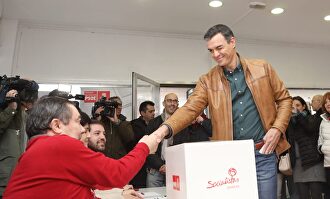 El presidente participando en la consulta en Pozuelo de Alarcón |  Twitter Pedro Sánchez