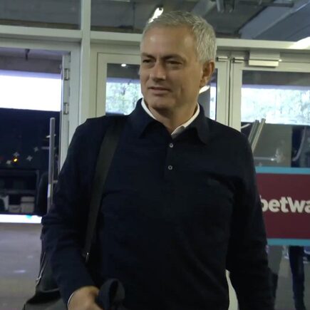 Así de feliz llegó Mourinho a su debut como técnico del Tottenham