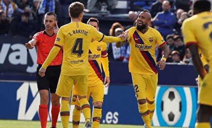 Vidal y Rakitic, dos hombres clave en la remontada culé |  EFE