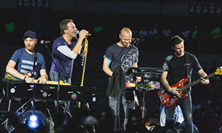La banda Coldplay durante un concierto en París. |  Wikimedia