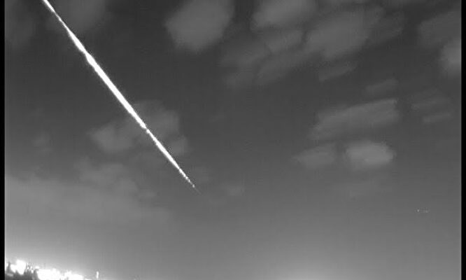 Una bola de fuego sobrevuela Sevilla, Huelva y Badajoz a 54.000 km/hora