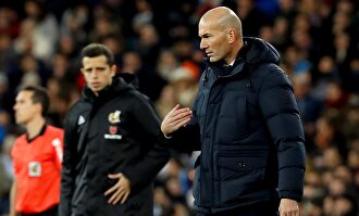 Zidane sale tocado del Villamarín |  EFE
