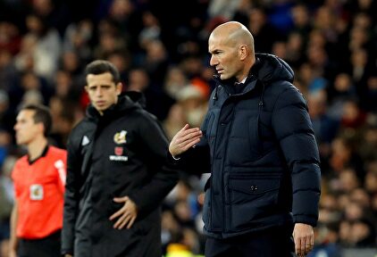 Zidane sale tocado del Villamarín |  EFE