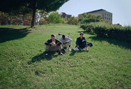 Los machistas hablan español y los no machistas catalán, según un vídeo de Colau