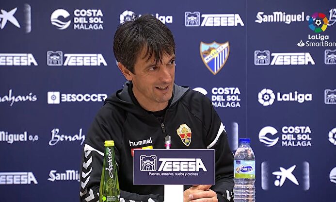Genio y figura: Pacheta, el entrenador del Elche que ilumina las ruedas de prensa