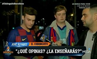 La ANC reparte esteladas en el Camp Nou entre extranjeros que desconocen su significado